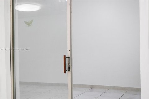 Casa en alquiler en Hollywood, Florida, 1 dormitorio, 232.07 m2 № 2027122 - foto 5