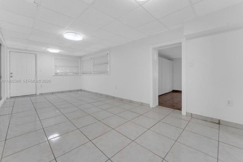 House in Hollywood, Florida 1 bedroom, 232.07 sq.m. № 2027122 - photo 23