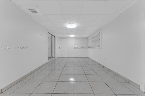 House in Hollywood, Florida 1 bedroom, 232.07 sq.m. № 2027122 - photo 22