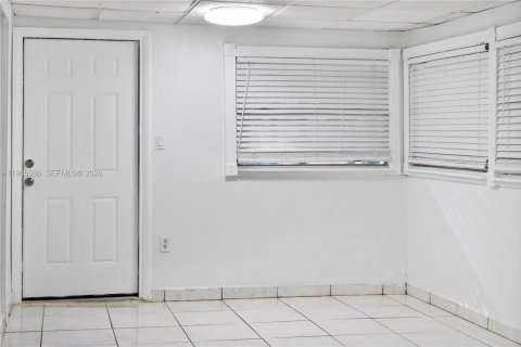 Casa en alquiler en Hollywood, Florida, 1 dormitorio, 232.07 m2 № 2027122 - foto 8