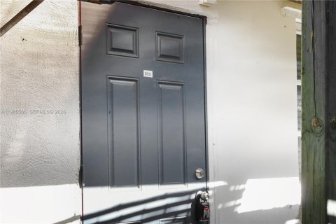 Casa en alquiler en Hollywood, Florida, 1 dormitorio, 232.07 m2 № 2027122 - foto 2