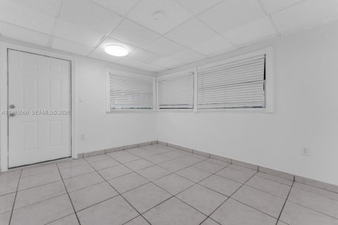 House in Hollywood, Florida 1 bedroom, 232.07 sq.m. № 2027122 - photo 25