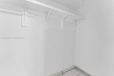 House in Hollywood, Florida 1 bedroom, 232.07 sq.m. № 2027122 - photo 28