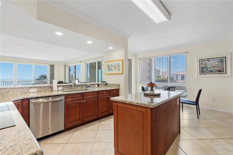 Copropriété à vendre à Hutchinson Island South, Floride: 3 chambres, 263.19 m2 № 2217527 - photo 9