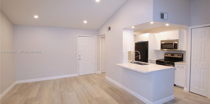 Кондоминиум с 1 спальней в Майами, Флорида № 2005180