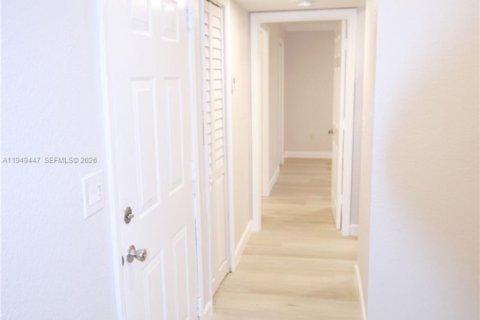 Снять в аренду кондоминиум в Майами, Флорида 1 спальня, 60.48м2, № 2005180 - фото 11