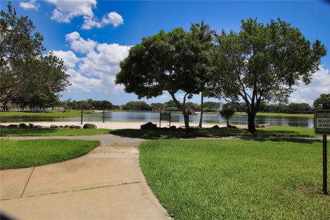 Снять в аренду кондоминиум в Майами, Флорида 1 спальня, 60.48м2, № 2005180 - фото 30