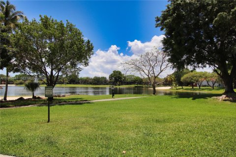 Снять в аренду кондоминиум в Майами, Флорида 1 спальня, 60.48м2, № 2005180 - фото 28