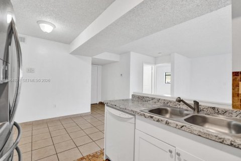 Condominio en alquiler en Pembroke Pines, Florida, 2 dormitorios, 94.39 m2 № 2026445 - foto 9