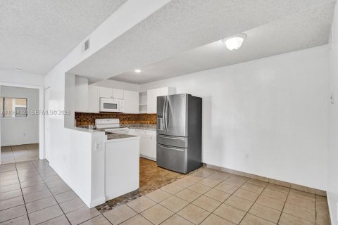 Condominio en alquiler en Pembroke Pines, Florida, 2 dormitorios, 94.39 m2 № 2026445 - foto 5