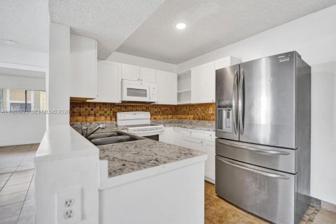 Condominio en alquiler en Pembroke Pines, Florida, 2 dormitorios, 94.39 m2 № 2026445 - foto 7