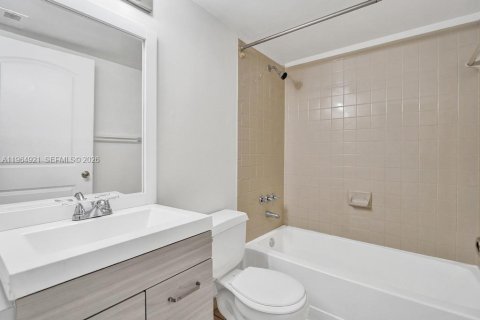 Condominio en alquiler en Pembroke Pines, Florida, 2 dormitorios, 94.39 m2 № 2026445 - foto 19