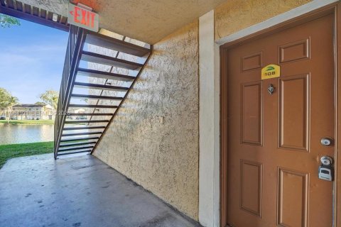 Condominio en alquiler en Pembroke Pines, Florida, 2 dormitorios, 94.39 m2 № 2026445 - foto 4