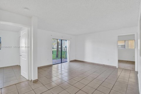 Condominio en alquiler en Pembroke Pines, Florida, 2 dormitorios, 94.39 m2 № 2026445 - foto 10