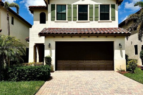 Снять в аренду виллу или дом в Аве Мария, Флорида 3 спальни, 186.45м2, № 1988039 - фото 1