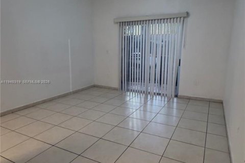 Apartamento en alquiler en Doral, Florida, 2 dormitorios, 90.02 m2 № 2004350 - foto 3