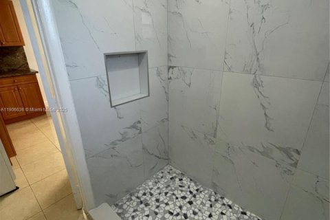 Commercial property in Miami Gardens, Florida 1 bedroom, 164.53 sq.m. № 1963003 - photo 9