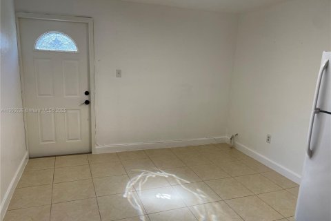 Commercial property in Miami Gardens, Florida 1 bedroom, 164.53 sq.m. № 1963003 - photo 6