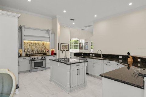 House in Windermere, Florida 5 bedrooms, 498.51 sq.m. № 2094930 - photo 15
