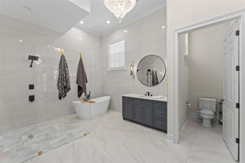 House in Windermere, Florida 5 bedrooms, 498.51 sq.m. № 2094930 - photo 28