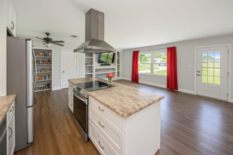 House in Eustis, Florida 3 bedrooms, 108.97 sq.m. № 1899945 - photo 12