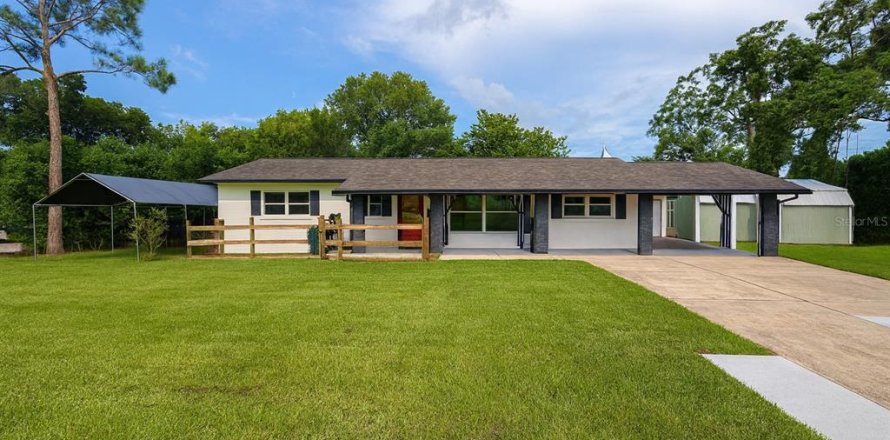 House in Eustis, Florida 3 bedrooms, 108.97 sq.m. № 1899945