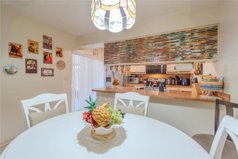 Townhouse in Leesburg, Florida 2 bedrooms, 119.66 sq.m. № 1857809 - photo 6