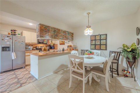 Townhouse in Leesburg, Florida 2 bedrooms, 119.66 sq.m. № 1857809 - photo 5