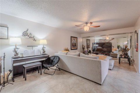 Townhouse in Leesburg, Florida 2 bedrooms, 119.66 sq.m. № 1857809 - photo 2