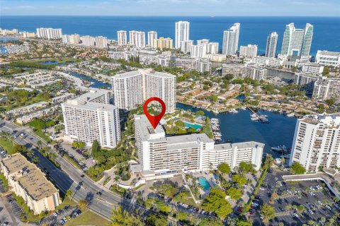 Condominio en venta en Hallandale Beach, Florida, 2 dormitorios, 96.62 m2 № 2049885 - foto 30