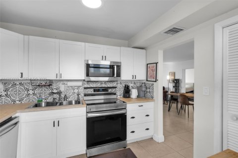 Condominio en venta en Hallandale Beach, Florida, 2 dormitorios, 96.62 m2 № 2049885 - foto 11