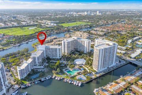 Condominio en venta en Hallandale Beach, Florida, 2 dormitorios, 96.62 m2 № 2049885 - foto 29