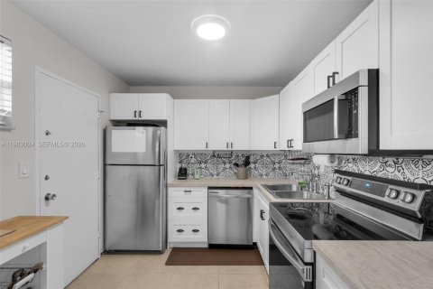 Condominio en venta en Hallandale Beach, Florida, 2 dormitorios, 96.62 m2 № 2049885 - foto 10