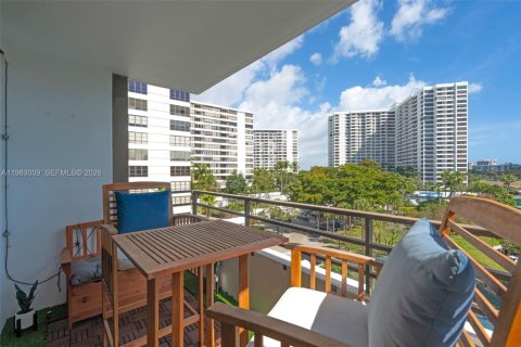 Condominio en venta en Hallandale Beach, Florida, 2 dormitorios, 96.62 m2 № 2049885 - foto 24