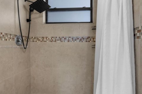 Condominio en venta en Hallandale Beach, Florida, 2 dormitorios, 96.62 m2 № 2049885 - foto 17