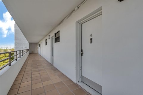 Condominio en venta en Hallandale Beach, Florida, 2 dormitorios, 96.62 m2 № 2049885 - foto 2