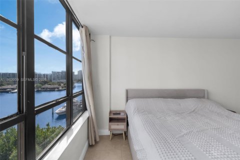 Condominio en venta en Hallandale Beach, Florida, 2 dormitorios, 96.62 m2 № 2049885 - foto 15