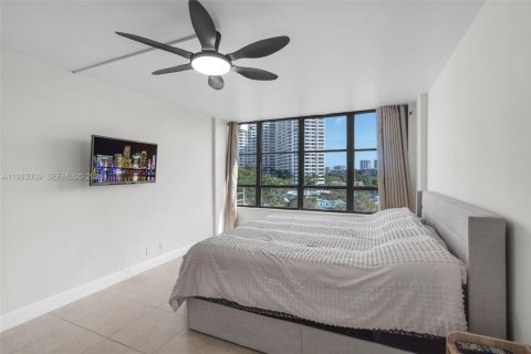 Condominio en venta en Hallandale Beach, Florida, 2 dormitorios, 96.62 m2 № 2049885 - foto 13