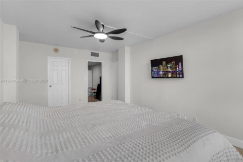 Condominio en venta en Hallandale Beach, Florida, 2 dormitorios, 96.62 m2 № 2049885 - foto 14