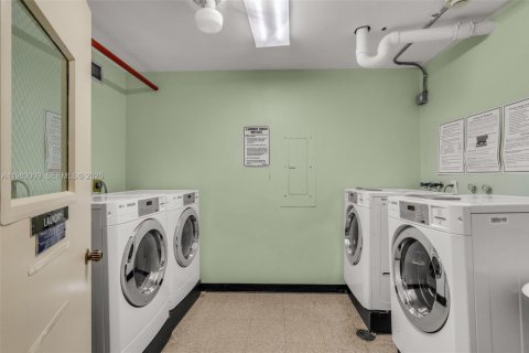 Condominio en venta en Hallandale Beach, Florida, 2 dormitorios, 96.62 m2 № 2049885 - foto 28