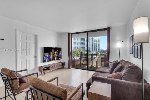Condominio en venta en Hallandale Beach, Florida, 2 dormitorios, 96.62 m2 № 2049885 - foto 5