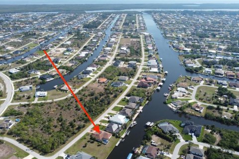 Villa ou maison à vendre à Port Charlotte, Floride: 4 chambres, 241.36 m2 № 1529382 - photo 2