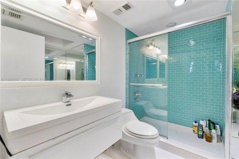Condo in Miami, Florida, 3 bedrooms  № 2003157 - photo 13