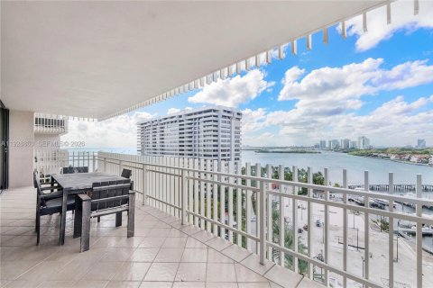 Condo in Miami, Florida, 3 bedrooms  № 2003157 - photo 18