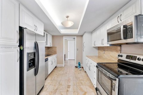 Condo in Miami, Florida, 3 bedrooms  № 2003157 - photo 3