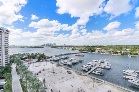 Condo in Miami, Florida, 3 bedrooms  № 2003157 - photo 21
