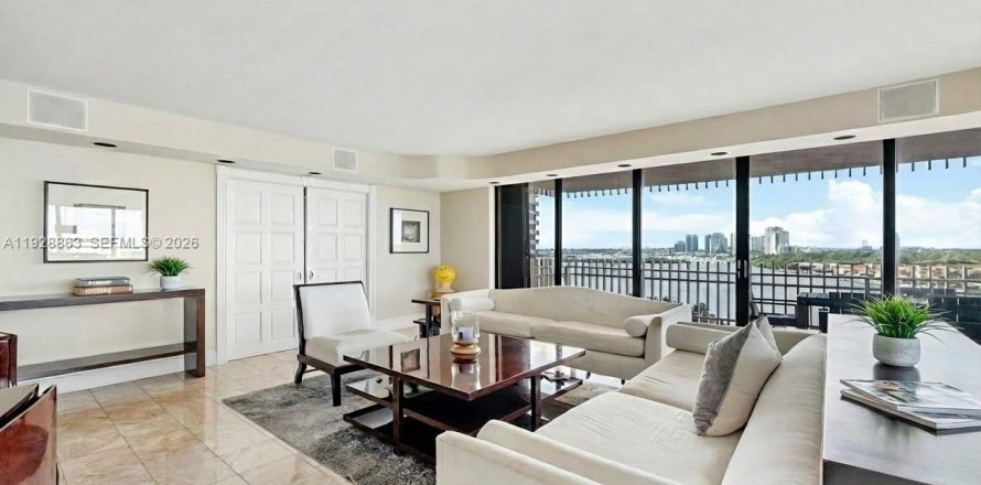 Condo in Miami, Florida, 3 bedrooms  № 2003157