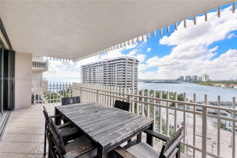 Condo in Miami, Florida, 3 bedrooms  № 2003157 - photo 9