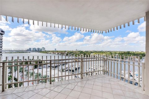 Condo in Miami, Florida, 3 bedrooms  № 2003157 - photo 19