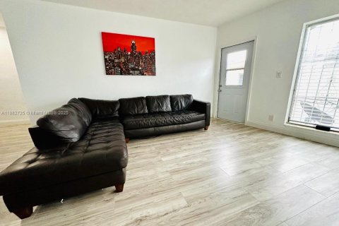 Кондоминиум с 2 спальнями в Майами-Бич, Флорида № 2054859